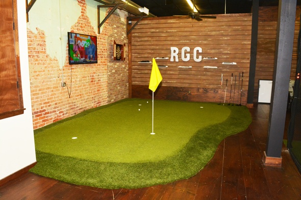 Toronto Indoor Putting Green